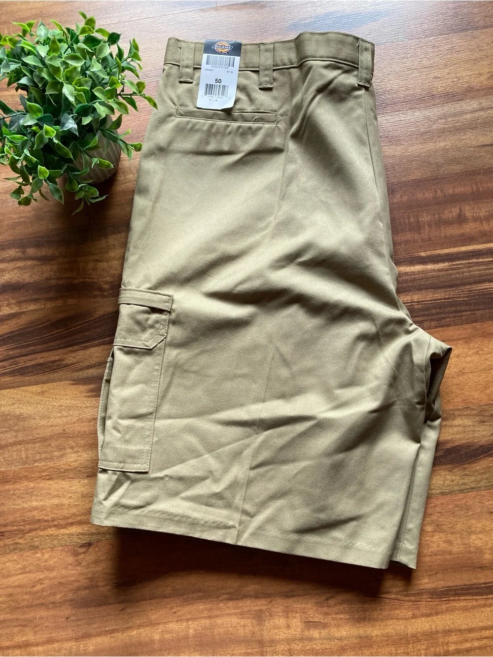 Men’s Dickies Size 50 khaki cargo shorts NEW
